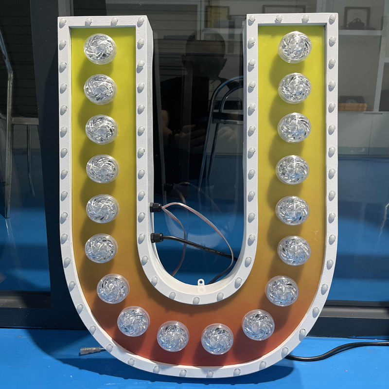 为何游乐场合常用金属LED发光字标识装饰？？？？