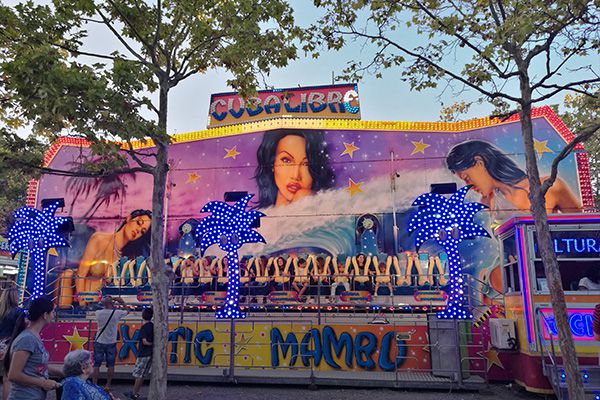 海博论坛照明的娱光灯用在西班牙游乐装备展示